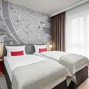 מלון Intercityhotel ****
