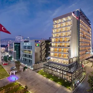 Hilton Garden Bayrakli 4* İzmir